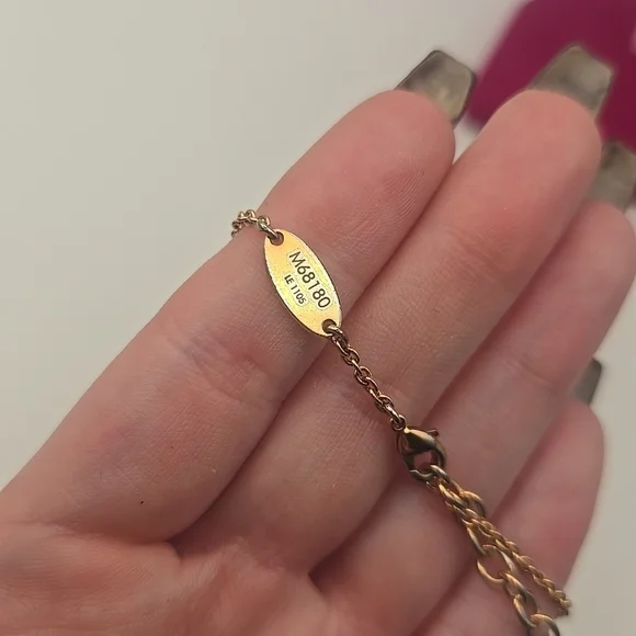 Louis Vuitton Essentiel V Gold Tone Pink Rhinestone Necklace (VERY GOOD)COA✨️💖✨ - Picture 9 of 11